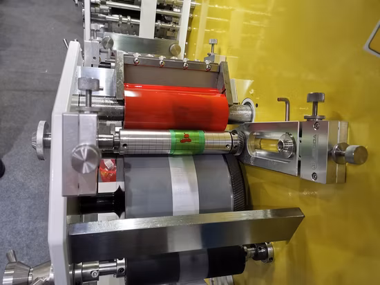 Jingda 2+1 Couleurs Flexo Fabric Care Machine d'impression d'étiquettes pour ruban de satin de polyester, taffetas de nylon, ruban de coton, étiquette en tissu et papier d'emballage de sucre Jr-1521